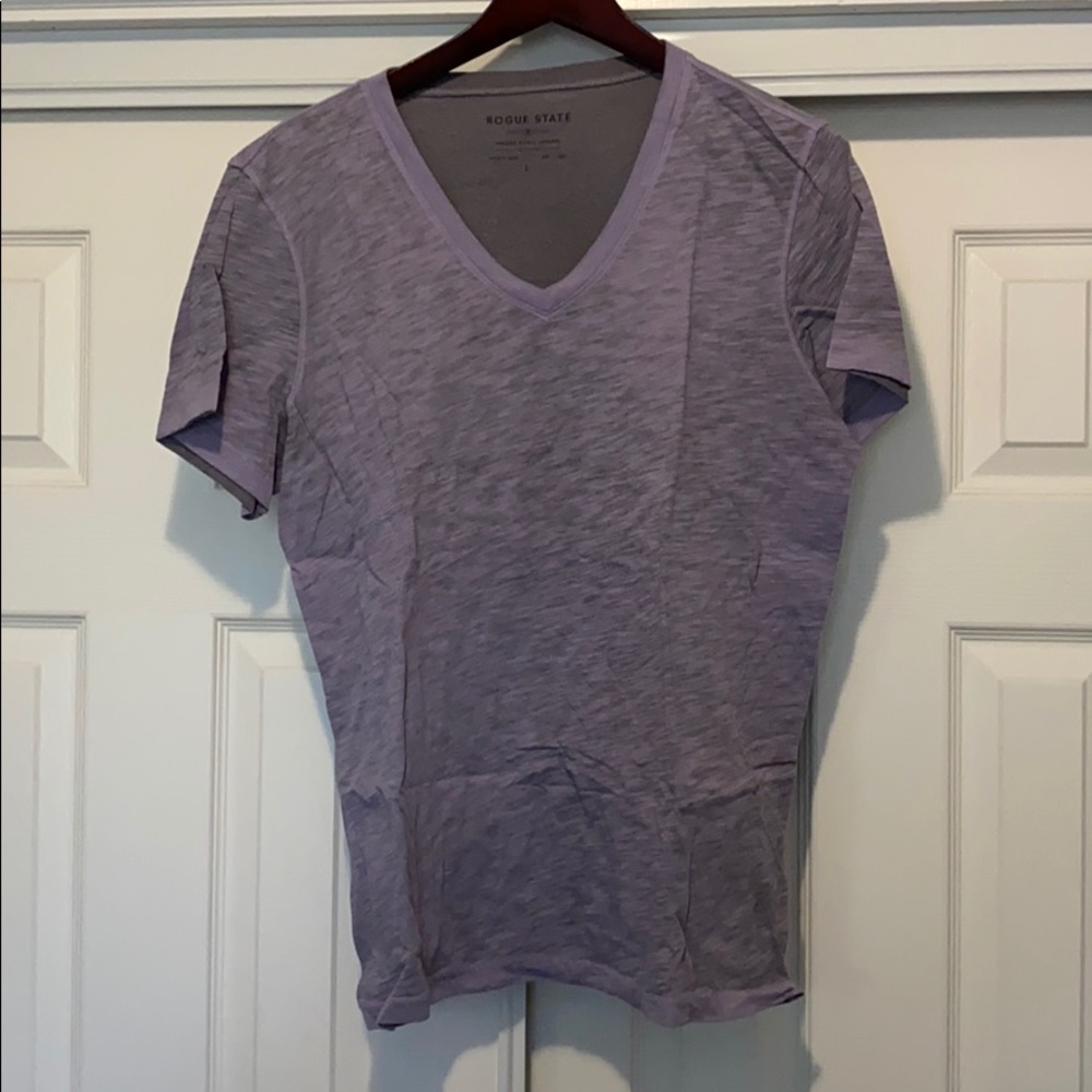 Rogue State Mens Vneck Tshirt size L, Purple/Grey